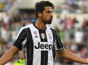 Хедира купил билеты на матч против Норвегии и передал их детям