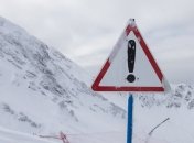 Украинцев предупреждают о значительной лавинной опасности в Карпатах