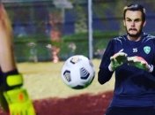 Украинский вратарь пропустил курьезный гол (видео)