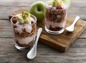 Медовик у склянці — ідеальний літній десерт