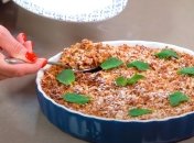 Изумительный летний десерт: рецепт ягодного крамбла от Татьяны Литвиновой (видео)