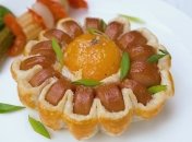 Эффектные и легкие яйца с сосисками