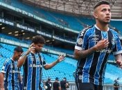 Футболист забил шикарный гол свечой (видео)