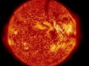 На Солнце находится огромный огненный каньон (Видео)