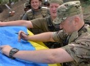 Турчинов поздравил украинцев с Днем государственного флага Украины