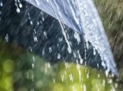 Дощі з грозами і град: синоптики попередили українців про страшну негоду