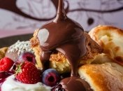 Глазурь не только украсит выпечку, но и оттенит вкус (изображение создано с помощью ИИ).