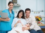 Время родов: роль акушерки и врача