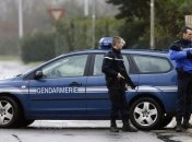 Полиция начала переговоры с террористами под Парижем