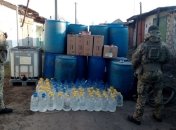 В гараже на Одесчине полиция изъяла более тонны "паленого" спирта