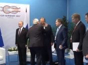 Юнкер поцеловал Лаврова и обсудил с Путиным ситуацию в Украине (Видео)