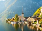 Безмятежная вода и горные фоны: красивые европейские города на берегу озера