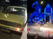 Юноши на багажнике Жигуля