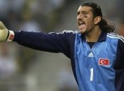 Турецкий голкипер Рюшту поблагодарил Барселону, которая помогла спасти его от коронавируса