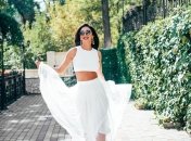 Белая макси-юбка стала обязательной вещью летнего гардероба 2023