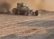 Гоночное авто вылетело с трека и снесло 30 человек: момент аварии попал на видео