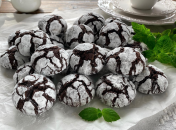 На вкус печенье похоже на влажный брауни