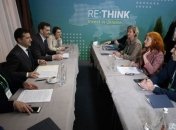 Зеленский призвал международных инвесторов обратить внимание на маленькие города