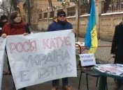 Не дождались: родственники политзаключенных ждали встречи с Порошенко