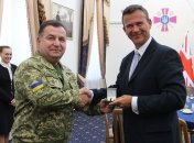 Полторак рассказал Министру ВС Великобритании о ситуации в АТО