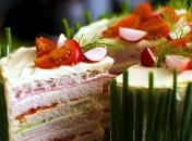 На праздничном столе эта закуска будет выглядеть роскошно