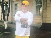 В машине и салатовых шортах: Потап похвастался новым снимком в Instagram