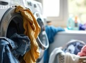 Острые или изношенные края в барабане могут повреждать одежду во время стирки (фото создано с помощью ИИ)