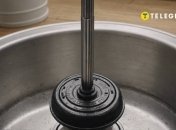 Забиту раковину можна очистити власними силами  (зображення створено за допомогою ШІ)