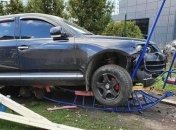 Во Львове пьяный патрульный въехал в детскую площадку: его коллег заподозрили в попытке замять дело