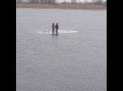 Дрейфовали на льдине: в Херсоне спасли двоих детей, оказавшихся посреди Днепра  (видео) 