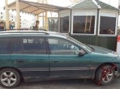 На венгерской границе украинец на Opel таранил пункт пропуска