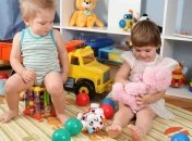 Дети выбирают игрушки в соответствии со своим полом