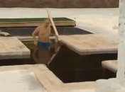 На видео с купанием Путина в проруби заметили обман 