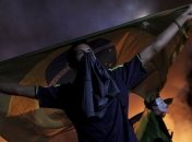 В Бразилии неизвестный на машине врезался в толпу протестующих