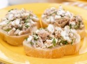 Закуска з рибної консерви завжди доречна