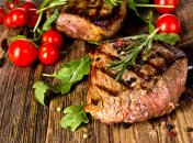 Нежный и сочный стейк из говядины