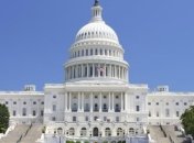 Журналистк уронил ноутбук на голову американского сенатора 