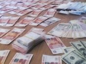 Под Мариуполем задержали мужчину с миллионом российских рублей