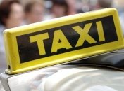 Таксист в Киеве превратил авто с пассажиром в груду металла