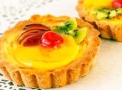 Рецепт дня: корзинки из песочного теста с творогом и консервированными персиками