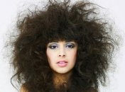 Эксперты рассказали, как восстановить волосы после фена и утюжка