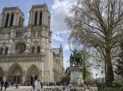 В Нотр-Даме прошла первая со времени пожара служба