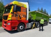 Инспекторы заблокировали колеса MAN