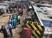 Товарный поезд попал в аварию в трущобах Найроби