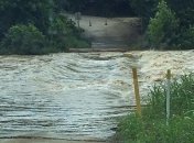 В США военный грузовик упал в реку, есть погибшие