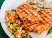 Як правильно маринувати курячу грудку перед смаженням