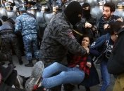 Оппозиция начала блокировать движение на улицах Еревана, есть задержанные