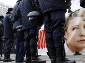 Янукович пытается "столкнуть лбами" Москву и Брюссель