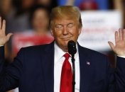 Ураган в США: После отмены визита в Польшу, Трампа заметили на гольф-поле