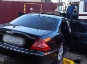 В Ужгороде Mercedes столкнулся с автобусом: капот легковушки оказался в салоне, есть жертвы (фото)